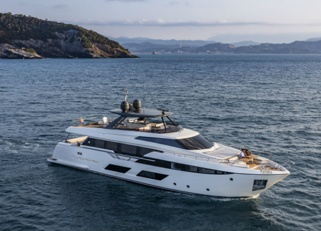 Ferretti Yachts 920: Un big a Cannes