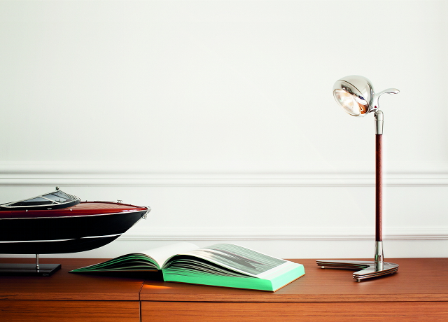 The unmistakable Riva style embarks in the home design world: the Aquariva lamp is born