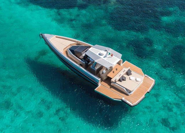 A bordo di uno yacht come in una villa sul mare: le vacanze immersi nella natura con Ferretti Group.<br />