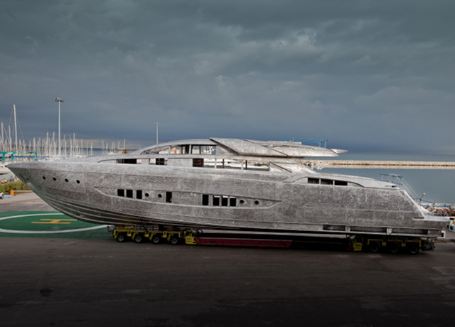 RIVA: il futuro si chiama 122’ MYTHOS