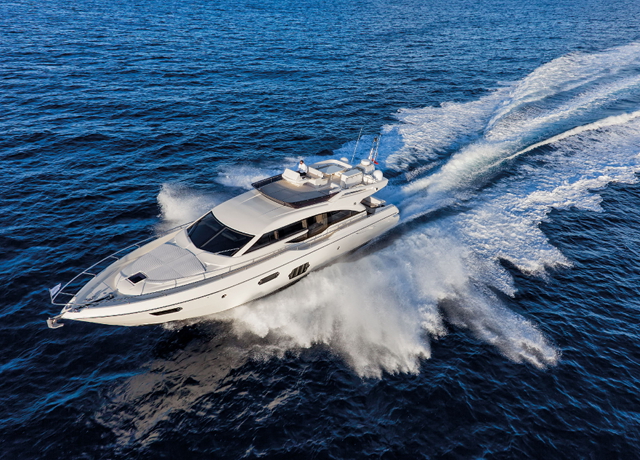 Ferretti Yachts 690 debutta a Singapore