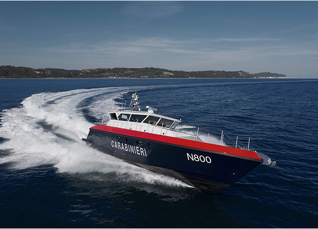 Ferretti Security Division consegna all’Arma dei Carabinieri la motovedetta N800presentata al salone nautico di Genova.