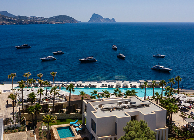 Sunset thrills: Ibiza falls in love with the Pershing sensation.