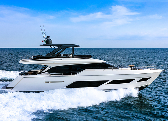 Ferretti Yachts 720: inhabiting the sea with style.