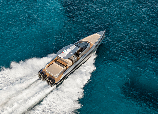 Full power with the 48 Wallytender X in Miami.The new outboard model of the 48-foot open tender to be presented in February 2020.