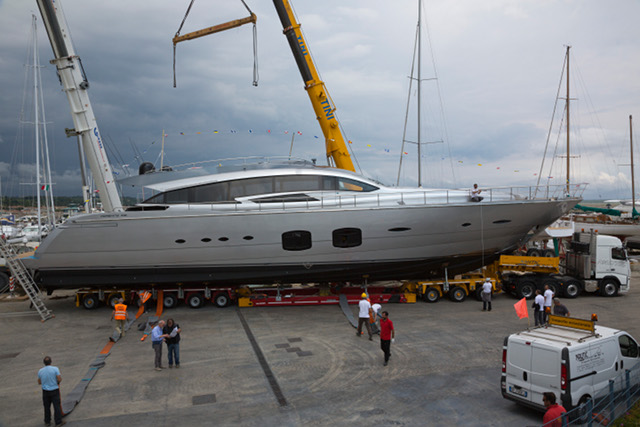 Pershing vara a Fano il terzo maxi yacht di 108 piedi