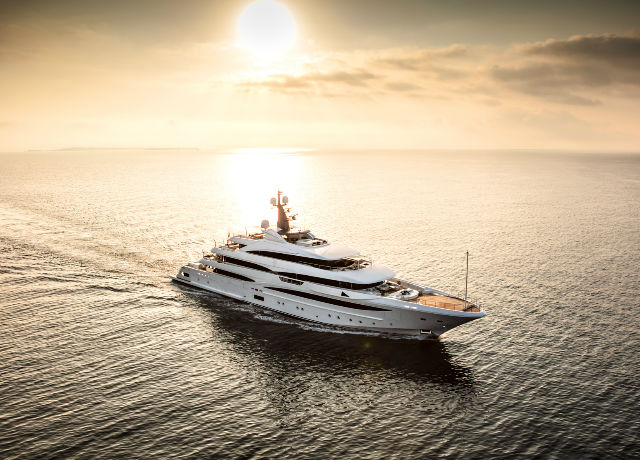 CRN presenta il nuovo superyacht 74 metri Cloud 9 