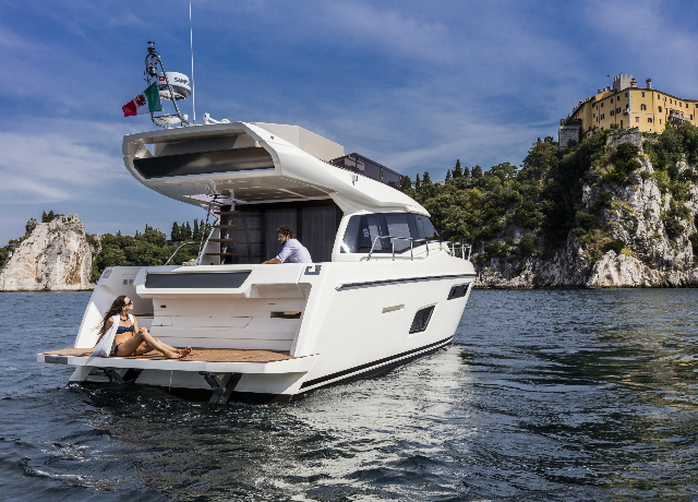 Ferretti Yachts 450 charms in Paris