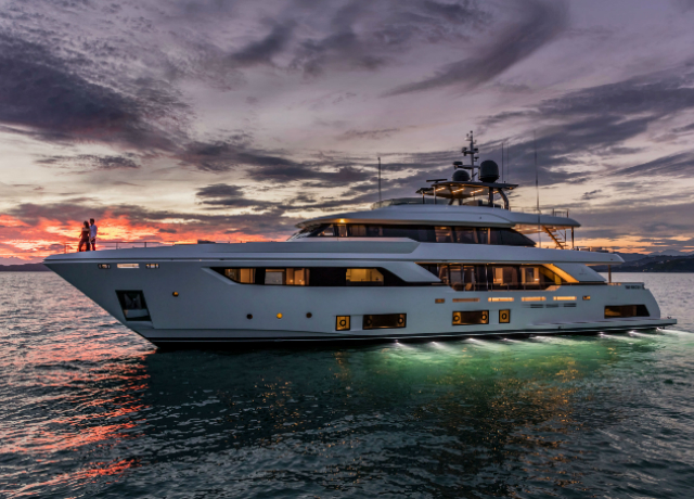 Navetta 37, the flagship of the semi-displacement line