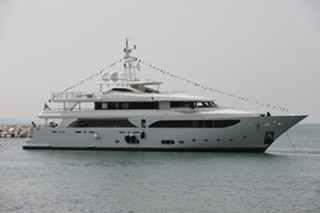 CRN LAUNCHES NAVETTA 43 “LADY GENYR”, 43 METRE MEGAYACHT, IN ANCONA