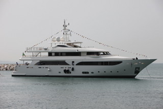 CRN VARA AD ANCONA LA NAVETTA 43 “LADY GENYR”, MEGAYACHT DI 43 METRI