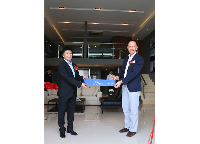 Ferretti Group partecipa al 12° China (Qingdao) International Boat Show festeggiando l’apertura del primo showroom “Ferretti Group China”