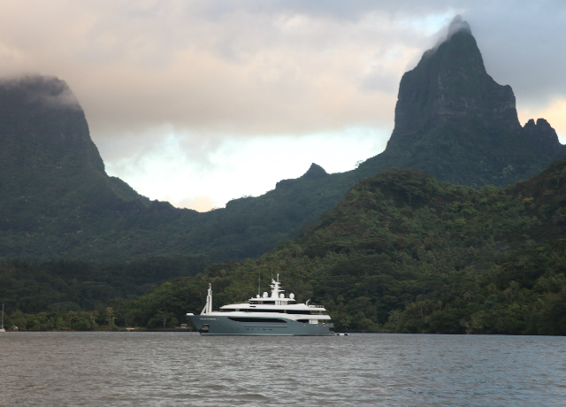 CRN M/Y Constance 60M vince ai World Superyacht Awards 