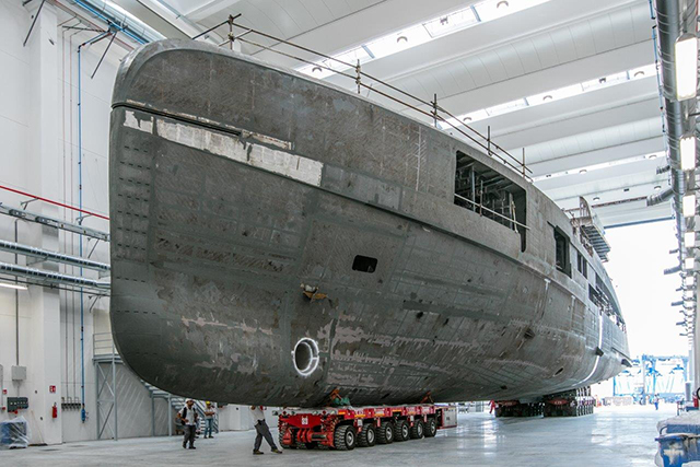 Prende forma il carattere deciso del nuovo M/Y CRN 137 62m.