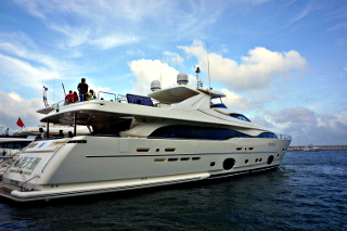 CUSTOM LINE CONSEGNA AD HAINAN IL 112’ NEXT: LO YACHT PIÙ GRANDE A SOLCARE LE ACQUE DELLA CINA<br />