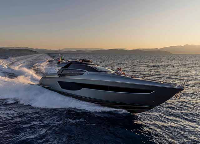 Riva 76' Perseo Super: lo stile è Riva, il restyling è super. 