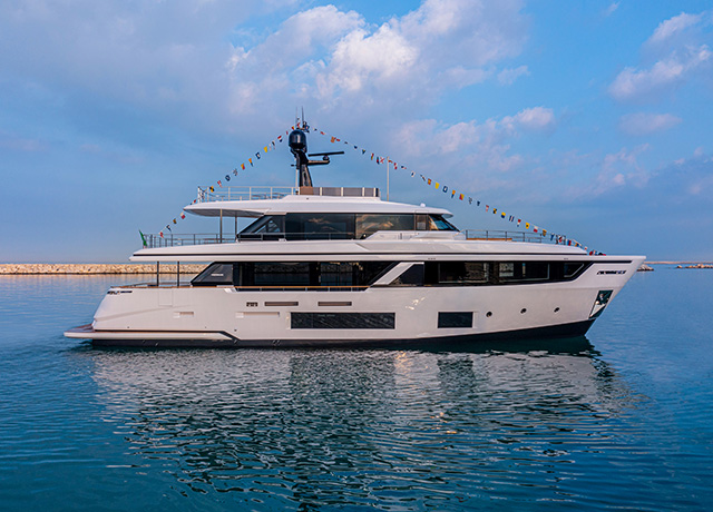 Eleganza ricercata e stile contemporaneo per la nuova Navetta 30 M/Y WOLFPACK. <br />
 