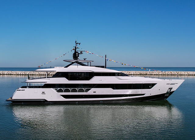 Custom Line 140’: la grandezza di essere unico.