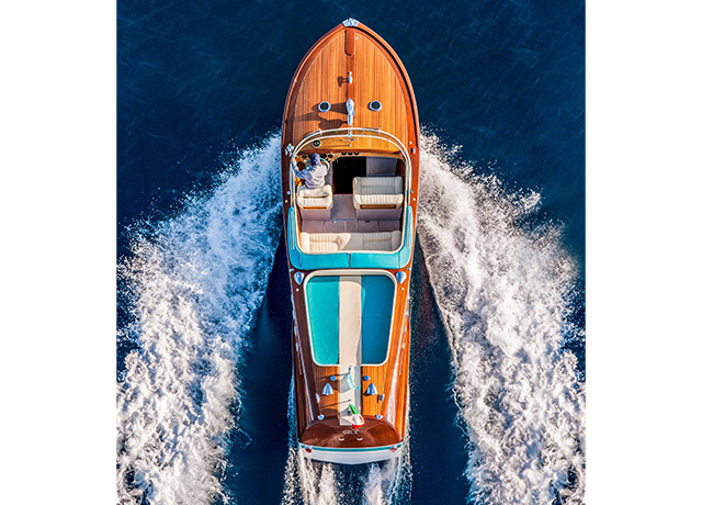 Riva Aquarama. Ein außergewöhnliches Buch, herausgegeben von Assouline zur Feier des 60. Jahrestages der kultigen Riva-Runabout