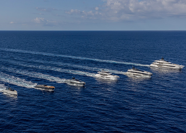 Ferretti Group al Cannes Yachting Festival con barche e dati da numero uno: nuovo Riva elettrico, 5 premiére mondiali e un portafoglio ordini pari a 1,3 miliardi di Euro. 