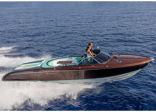 Riva Anniversario: the open powerboat that is already a legend.