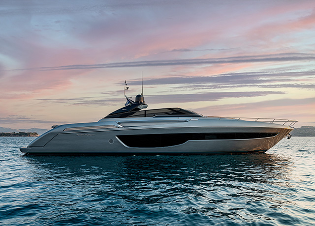 New 76’ Bahamas Super: Riva style and superlative technology.