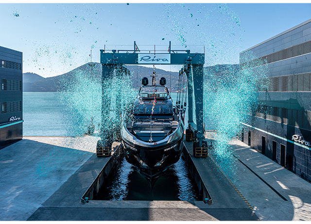 Riva 130’ Bellissima: das "Flaggschiff der Riva-Flotte" geht zum zweiten Mal zu Wasser.