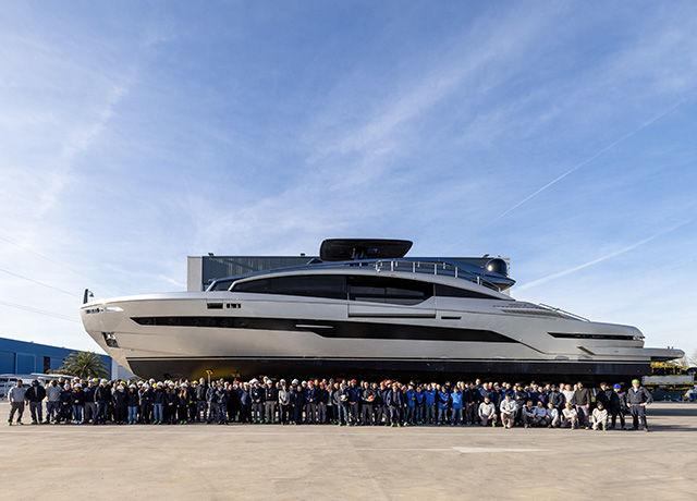 First Pershing GTX116 launched.