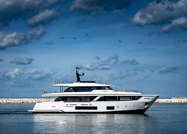 Custom Line vara il dodicesimo superyacht Navetta 30: un’icona di qualità, eleganza e design.<br />
 