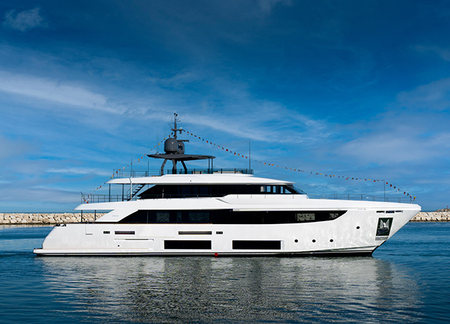 Custom Line Navetta 33 number 26.