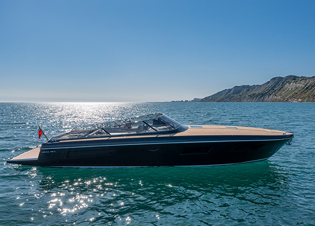 Itama 45RS: a restyling for the evergreen model that continues to thrill.<br />
 