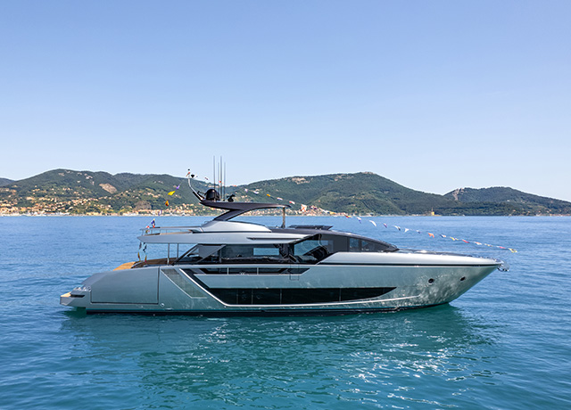 New Riva 82’ Diva: the flybridge with endless outdoor space.
