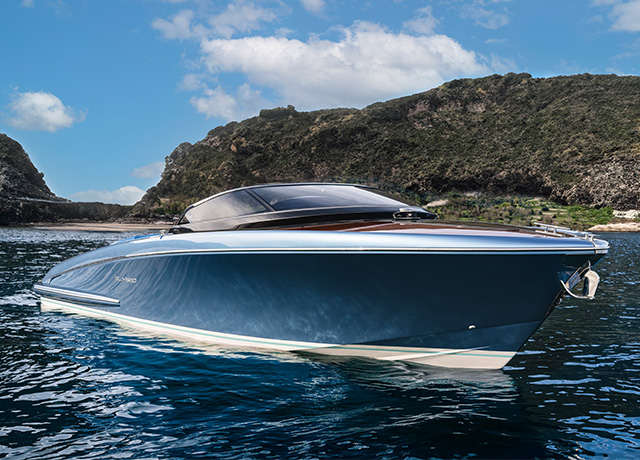 Full-electric sustainability and unmistakable style: the new Riva El-Iseo.
