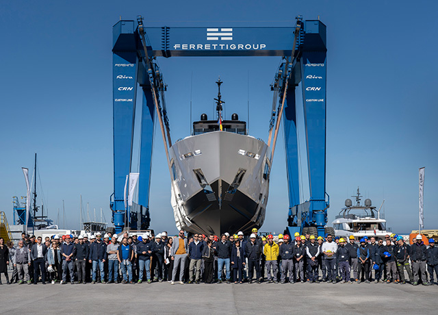 Un nouveau triomphe d’élégance et de design: lancement du quatrième bateau Custom Line 140’.