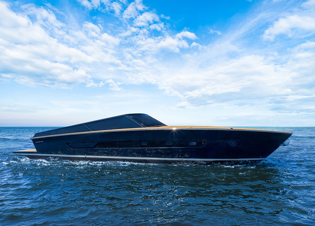 With Itama 54, a new idea of freedom takes to the water.