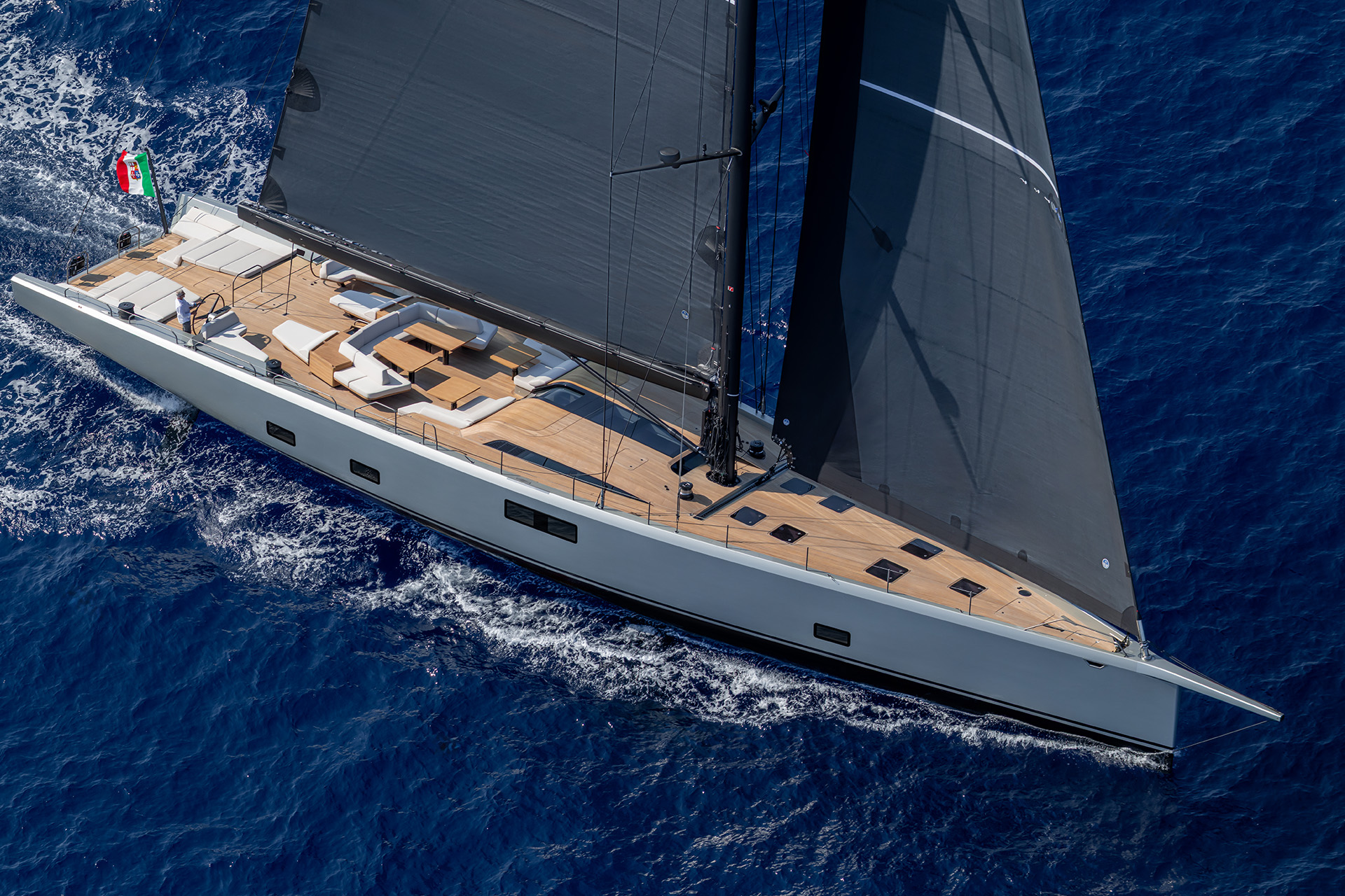 Svelato un nuovo capolavoro della vela: il secondo wallywind110 debutta al Cannes Yachting Festival 2025.