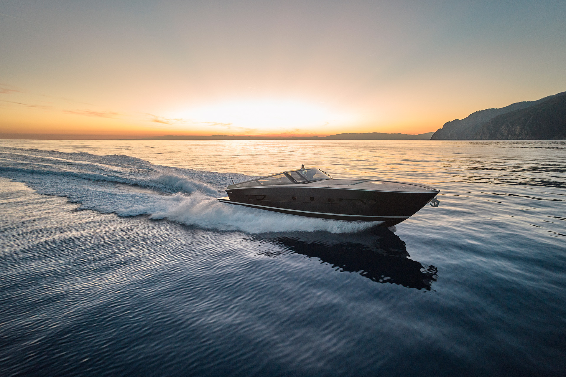 Comfortable, spacious, elegant: with Itama 54, style enters a new dimension.