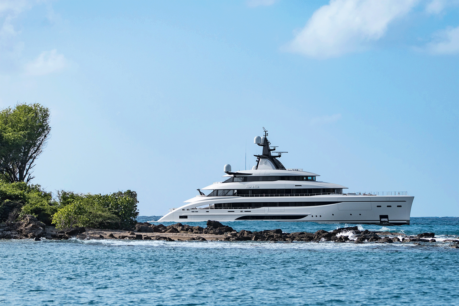 CRN’s 67-metre M/Y Amor à Vida leads the Ferretti Group fleet at the Palm Beach International Boat Show.