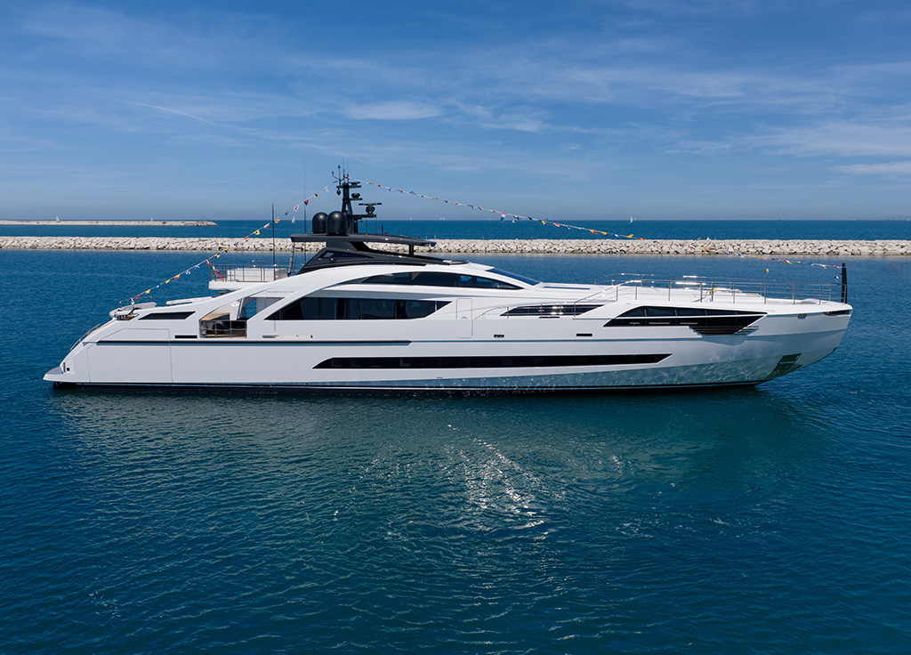 Fifth Pershing 140 launched.