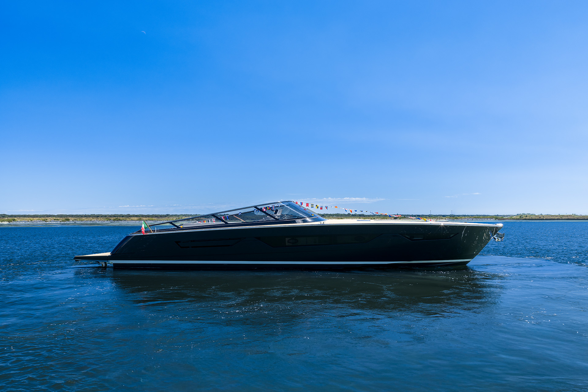 First Itama 70 launched, a new expression of freedom at sea.<br />
<br />
 