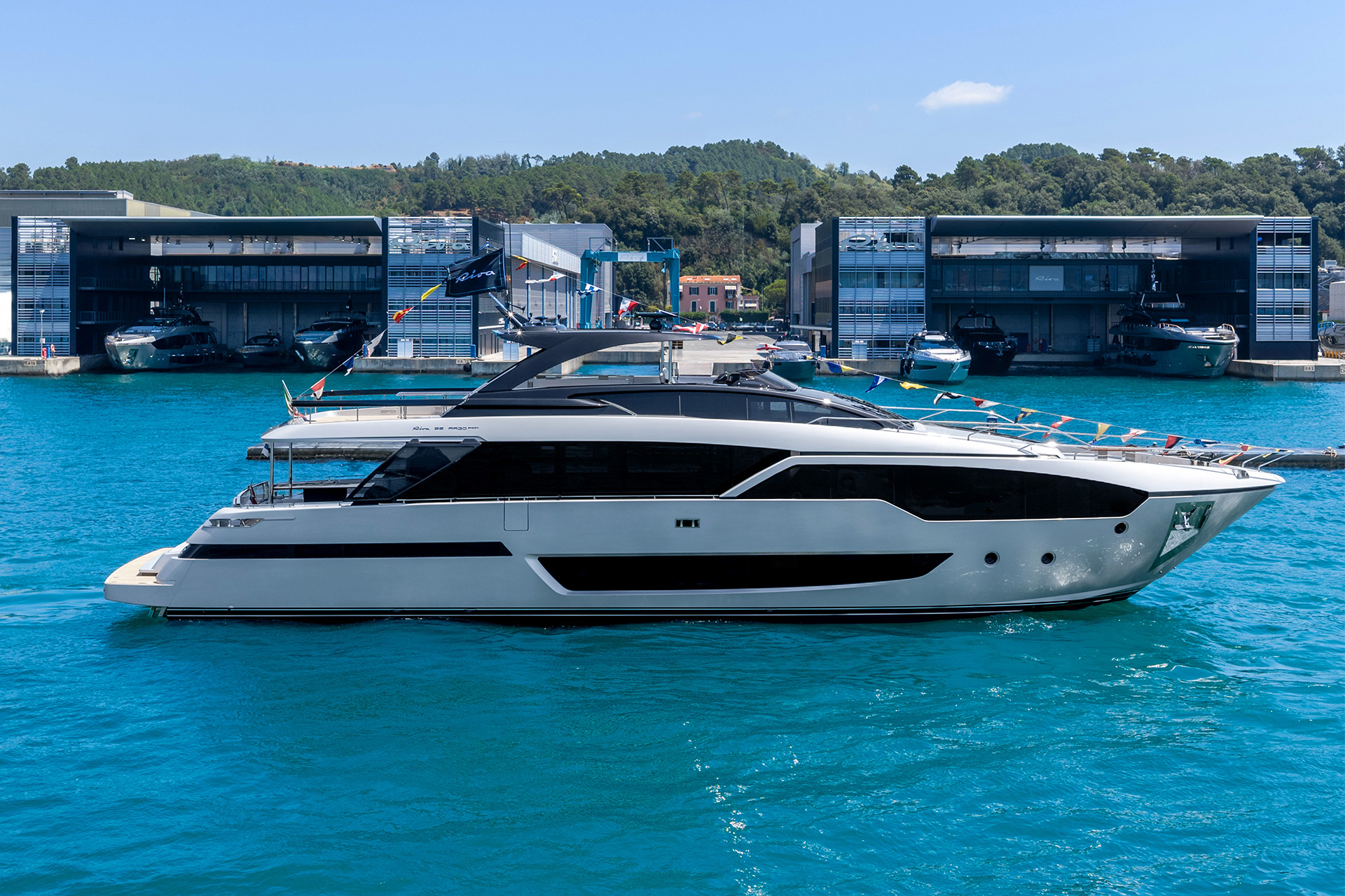 New Riva 96’ Argo Super: stylistic elegance in dialogue with the sea 