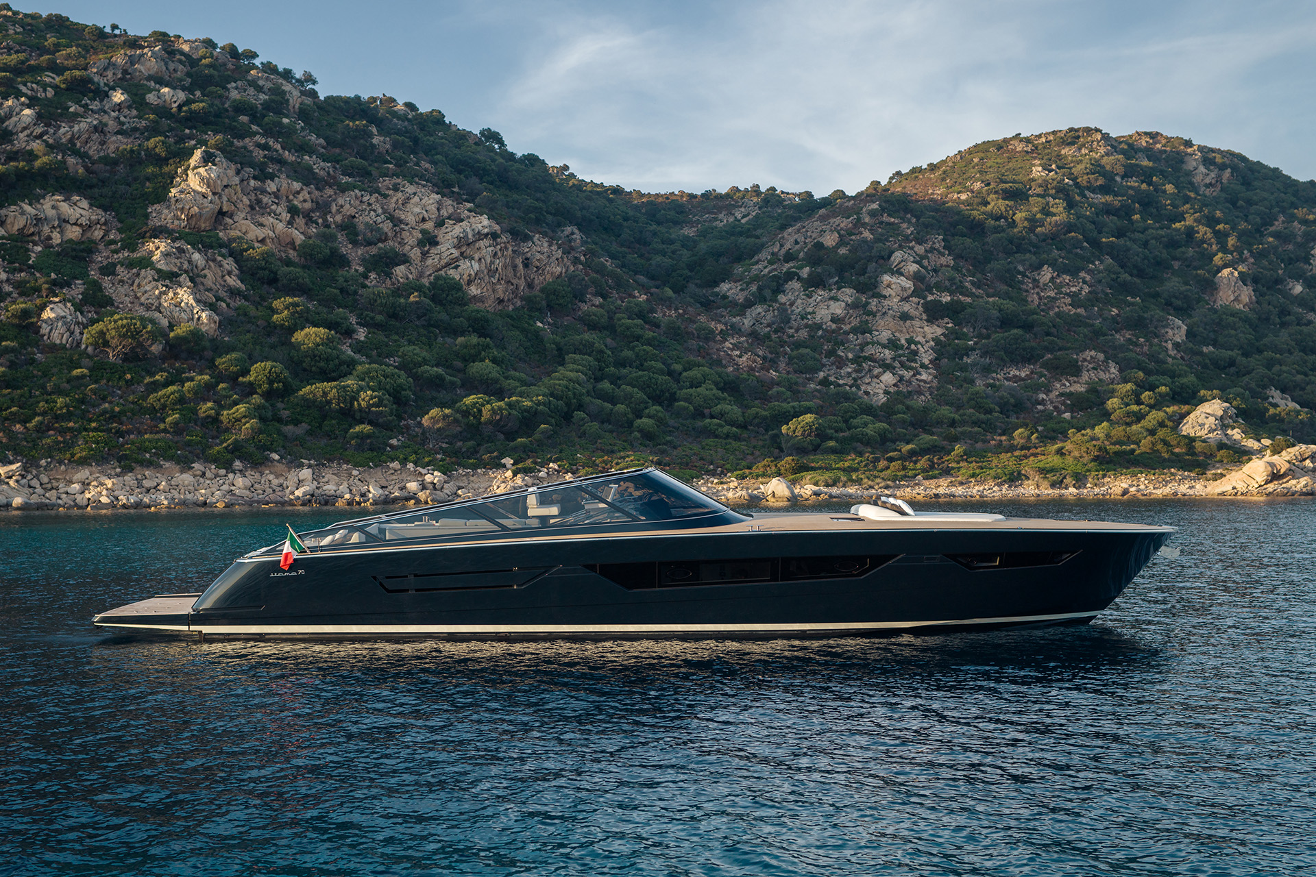 Itama 70: the new open yacht that elevates freedom at sea to a new dimension of elegance.